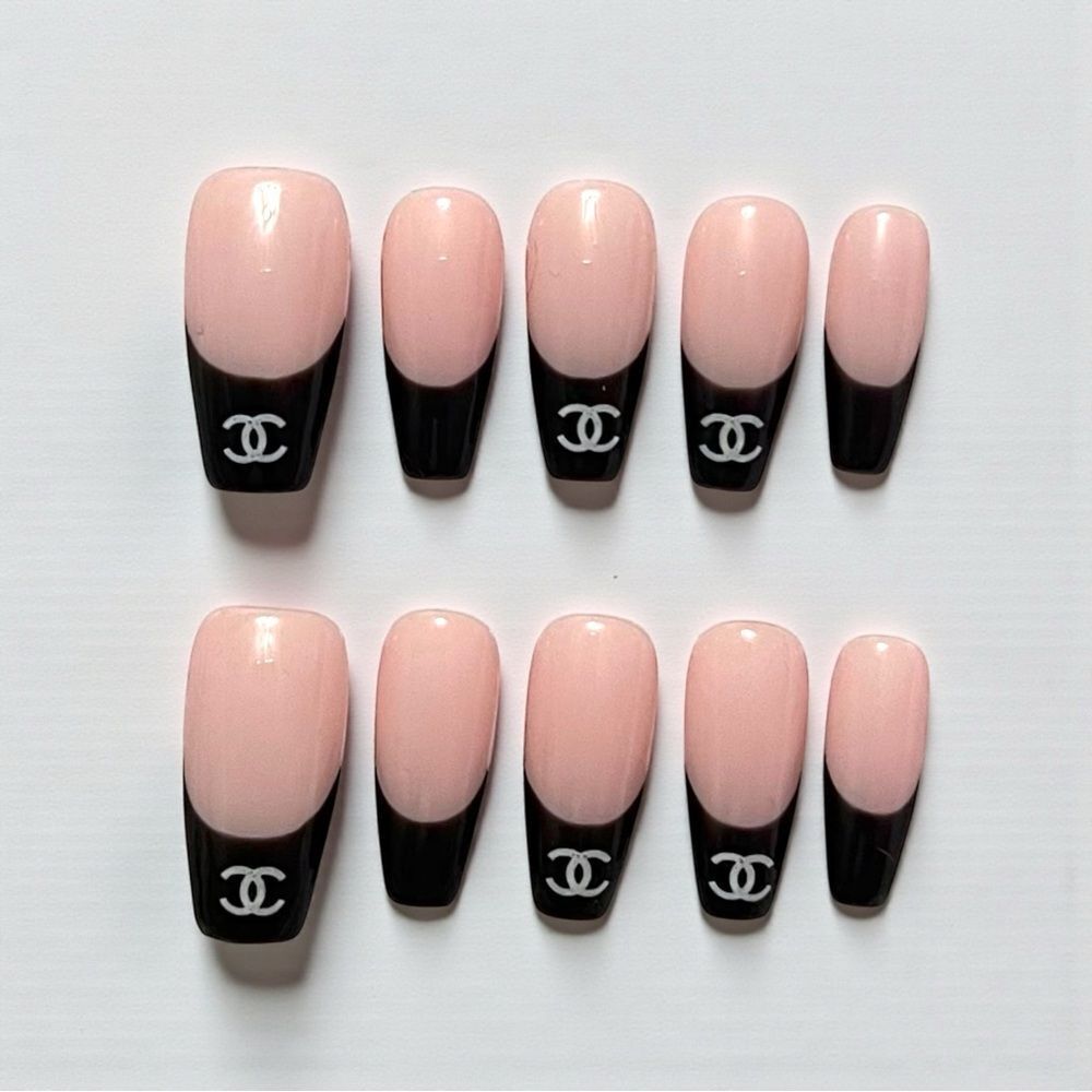 Custom Handmade Reusable Pink And Black Designer Press On Nails